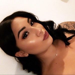 Meet your Posher, Caroline